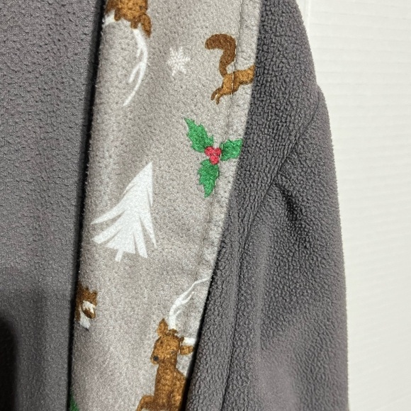 OUTDOOR KIDS BY BASS PRO SHOP BOYS CHRISTMAS PRINT ROBE GRAY 10-12 PRE-OWNED - Picture 4 of 7
